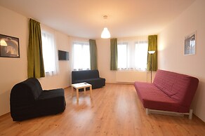 Toldi Apartments