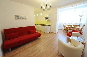 Toldi Apartments