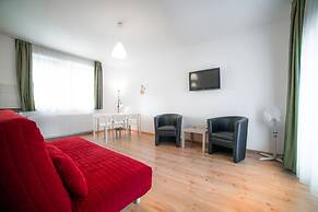 Toldi Apartments