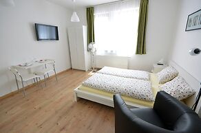 Toldi Apartments