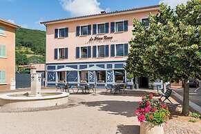 Le Place Neuve