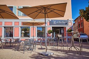 Le Place Neuve