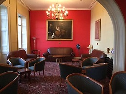 Sneaton Castle Centre