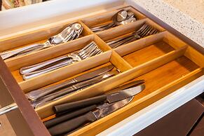 Heaven on Baltimore Downtown Fully Furnished Apartments