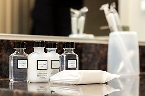 Heaven on Baltimore Downtown Fully Furnished Apartments