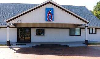 Motel 6 Alvin, TX