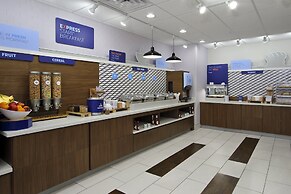Holiday Inn Express & Suites Columbus North by IHG
