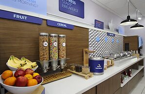 Holiday Inn Express & Suites Columbus North by IHG