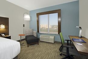Holiday Inn Express & Suites Columbus North by IHG