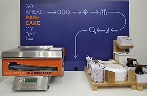 Holiday Inn Express & Suites Columbus North by IHG