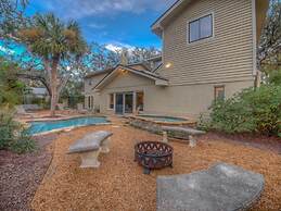 Island Oasis 6 Bedroom Holiday Home