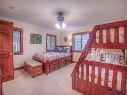 Island Oasis 6 Bedroom Holiday Home