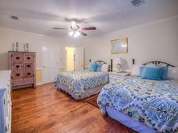 Island Oasis 6 Bedroom Holiday Home