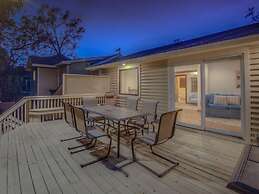 Island Oasis 6 Bedroom Holiday Home