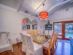 Island Oasis 6 Bedroom Holiday Home