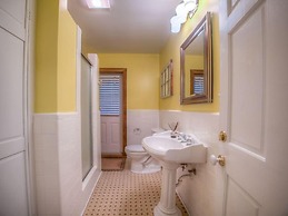 Island Oasis 6 Bedroom Holiday Home