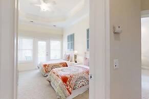 Palm Breeze 5 Bedroom Holiday Home