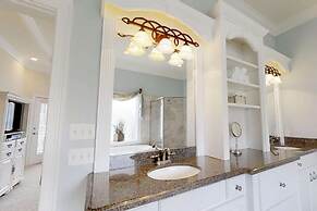 Palm Breeze 5 Bedroom Holiday Home