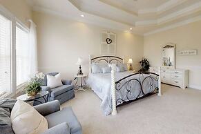 Palm Breeze 5 Bedroom Holiday Home