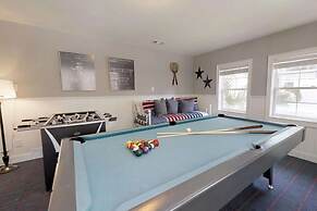 Palm Breeze 5 Bedroom Holiday Home