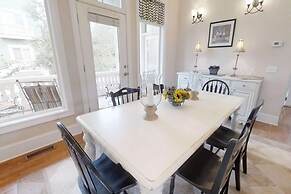 Palm Breeze 5 Bedroom Holiday Home