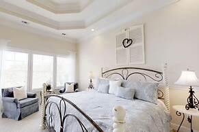 Palm Breeze 5 Bedroom Holiday Home