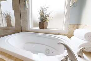 Palm Breeze 5 Bedroom Holiday Home