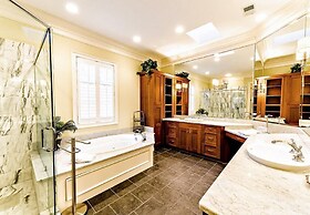 Su Casa 5 Bedroom Holiday Home