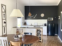 Karawatha Cottages B&B