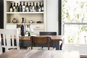 Karawatha Cottages B&B