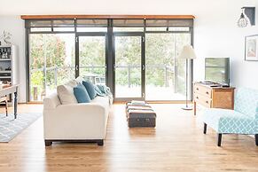 Karawatha Cottages B&B