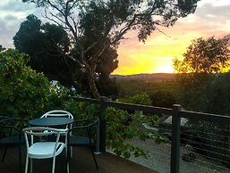 Karawatha Cottages B&B