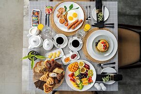 Fox Kandy by Fox Resorts- Luxury in the Mist