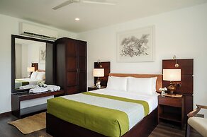 Fox Kandy by Fox Resorts- Luxury in the Mist