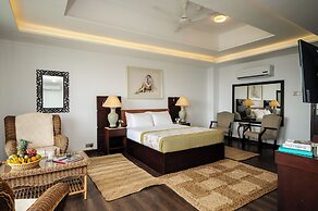 Fox Kandy by Fox Resorts- Luxury in the Mist