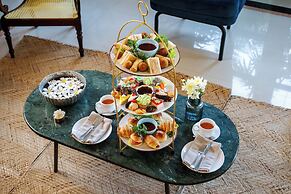 Fox Kandy by Fox Resorts- Luxury in the Mist