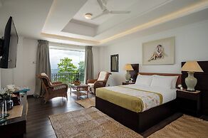 Fox Kandy by Fox Resorts- Luxury in the Mist