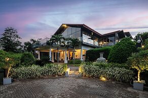 Fox Kandy by Fox Resorts- Luxury in the Mist