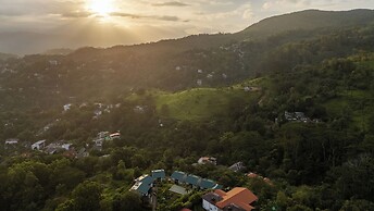 Fox Kandy by Fox Resorts- Luxury in the Mist