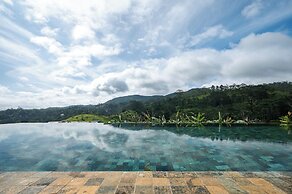 Fox Kandy by Fox Resorts- Luxury in the Mist