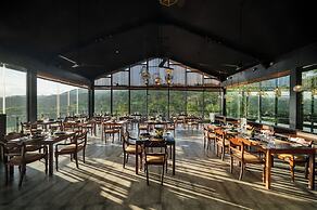 Fox Kandy by Fox Resorts- Luxury in the Mist