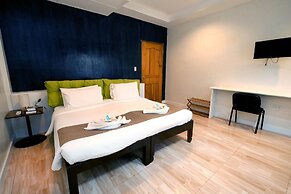 Pescadores Suites Moalboal