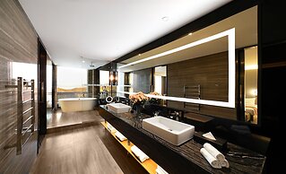 Tigre de Cristal Resort & Casino