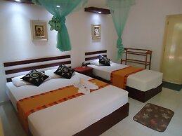 Flower Seven Hotel