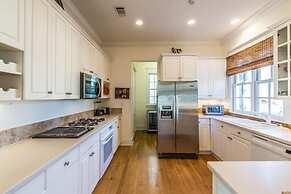 Caribbean Paradise 4 Bedroom Holiday Home by Five Star Properties