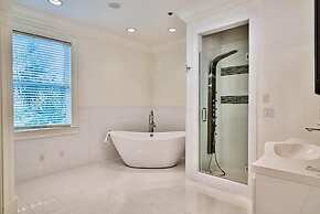 Caribbean Queen 5 Bedroom Holiday Home by Five Star Properties