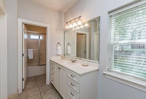 Casa de Fiesta 5 Bedroom Holiday Home by Five Star Properties