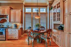 Casa Divina 5 Bedroom Holiday Home by Five Star Properties