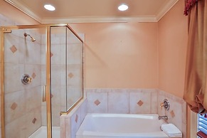 Casa Divina 5 Bedroom Holiday Home by Five Star Properties