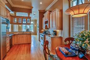 Casa Divina 5 Bedroom Holiday Home by Five Star Properties